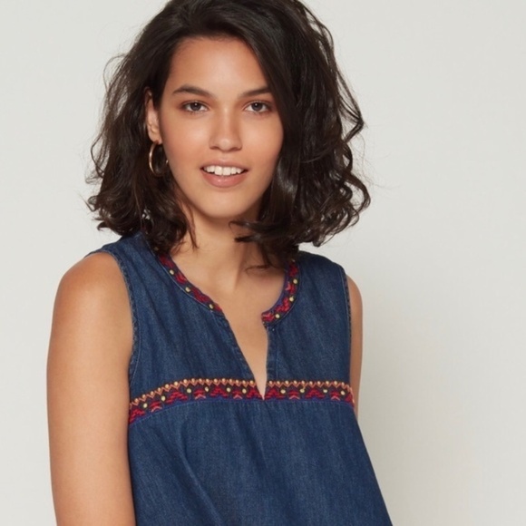 GAP Tops - Gap Crop Top Size XS Womens Embroidered Denim Sleeveless Cotton V Neck Blue Red
